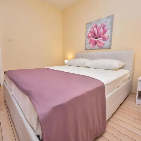 Melandura-1 By Interhome Apartamento