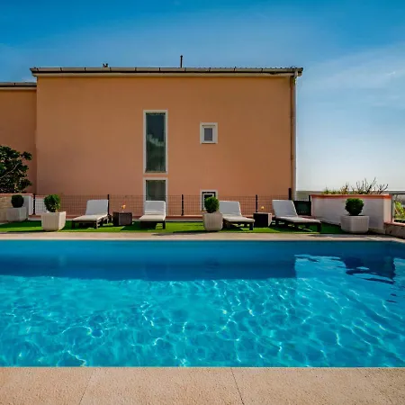 Melandura-1 By Interhome Apartment Dinjiska