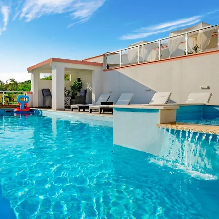 Melandura-1 By Interhome Apartment Dinjiska